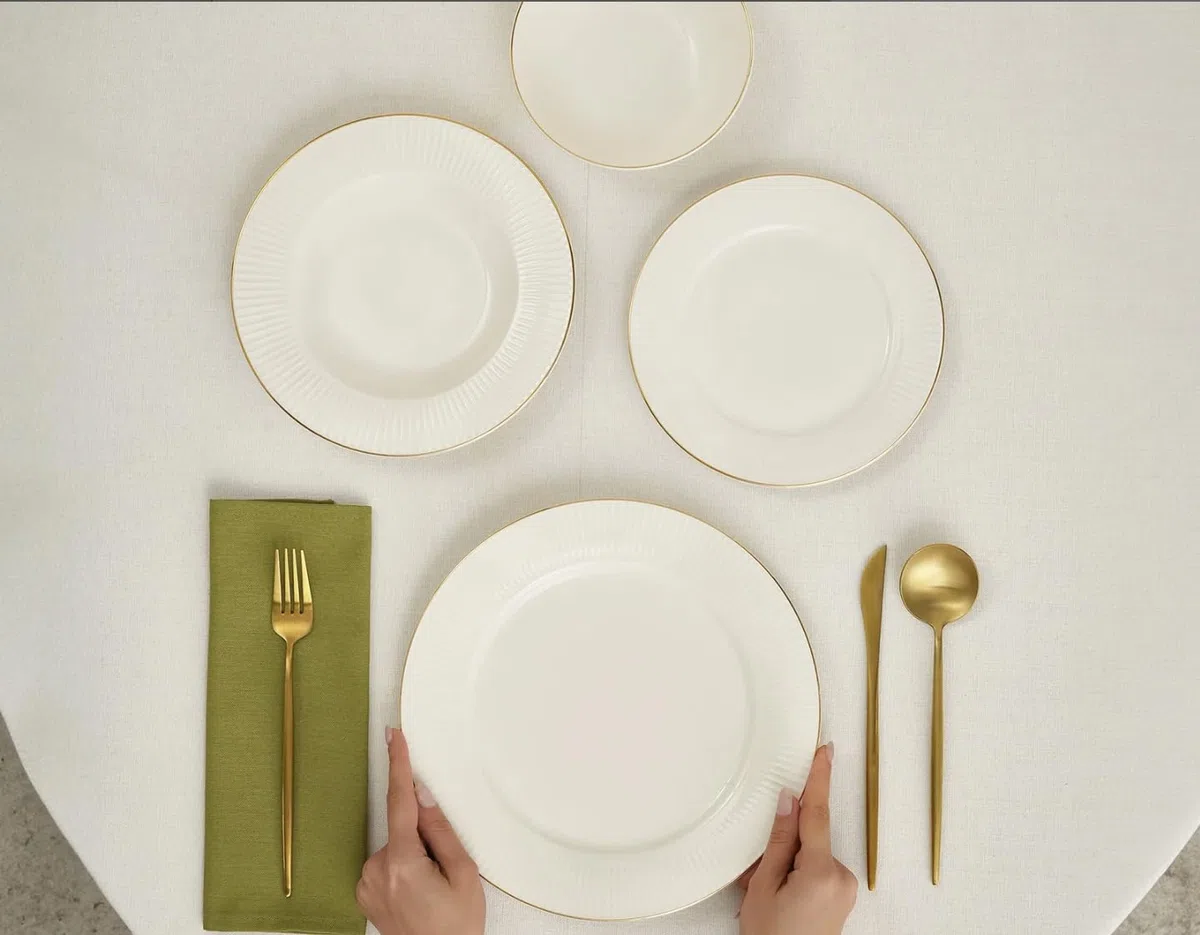 Karaca Stream Bone China Massimo Tafelservice 24-teilig für 6 Personen - eleganter Goldrand - Premium Bone China Geschirr