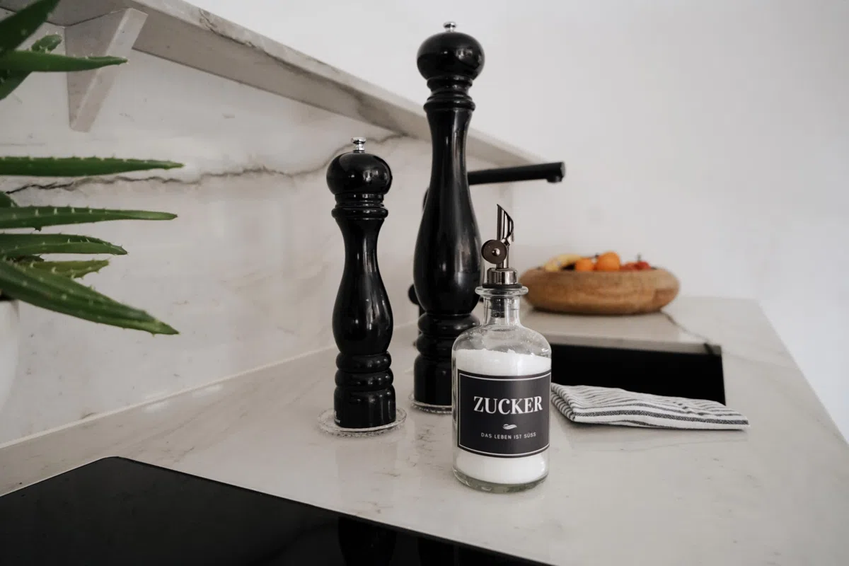 Lifestyle Lover Zuckerstreuer, Glas 350ml Flasche, Dosierer aus Edelstahl, ideal für weißer/brauner Zucker, Kakao (Zucker)