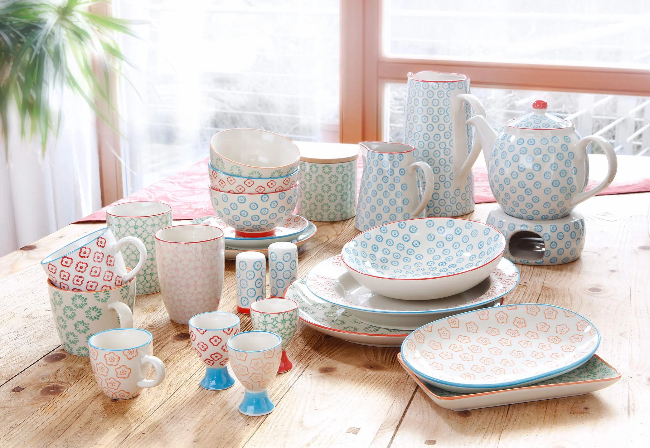 Bloomingville Teekanne Emma Retro große Kanne mit integriertem Sieb vor der Tülle Vintage ø 14 cm, blau, Keramik, fasst ca. 1200 ml
