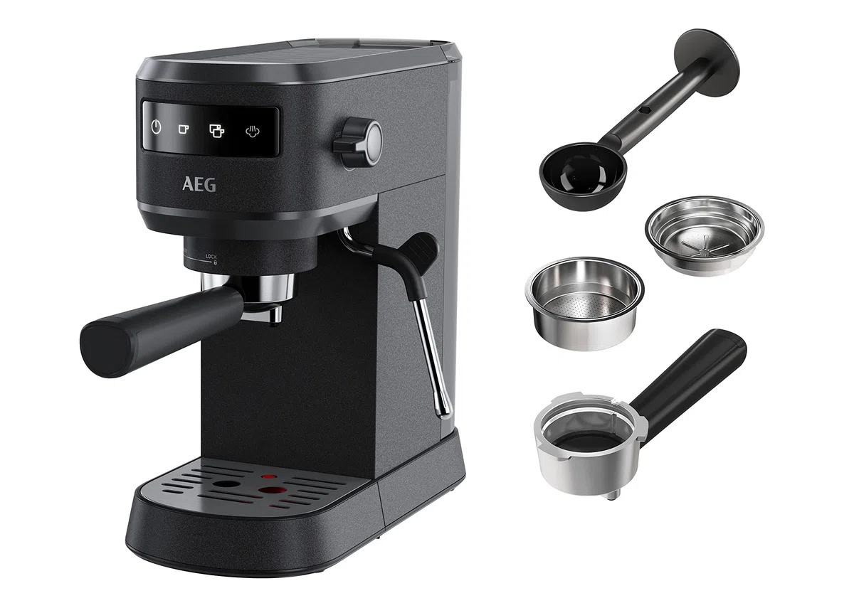 AEG EC6-1-6BST Espresso Siebträgermaschine / schmales Design / Thermoblock Technologie / 15 bar / 3 Einsätze für 1-2 Tassen & ESE Pads / Touch Bedienfeld / Milchschaumdüse / 1 l Wassertank / schwarz