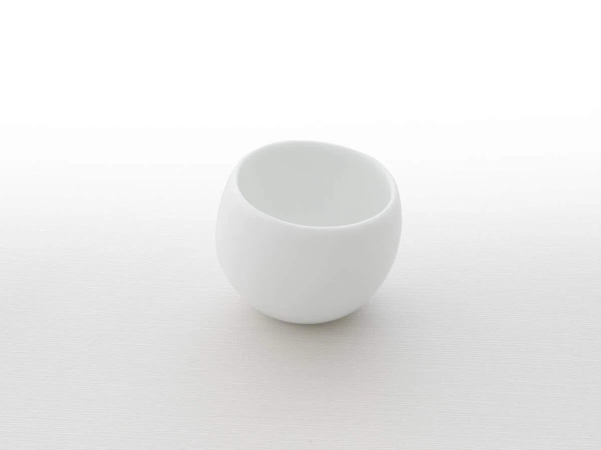 Original japanisches Sake Set Yuuki, Karaffe, ca. 400 ml, 5 Sake-Becher. Feinstes Porzellan, traditionelle Handarbeit, echte Unikate. Weiß, edle Transparenz, Design-Auszeichnungen, spülmaschinenfest