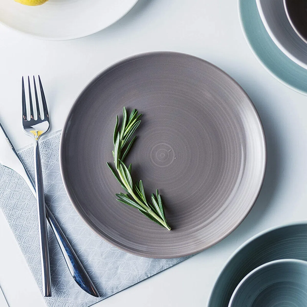 Tafelservice, Keramik-Geschirrset, 18-teilig, Porzellan-Geschirrservice mit Heller Glasur | Geschenkbox, Müslischale und Steakteller der Nordic-Serie als Hochzeitsgesche