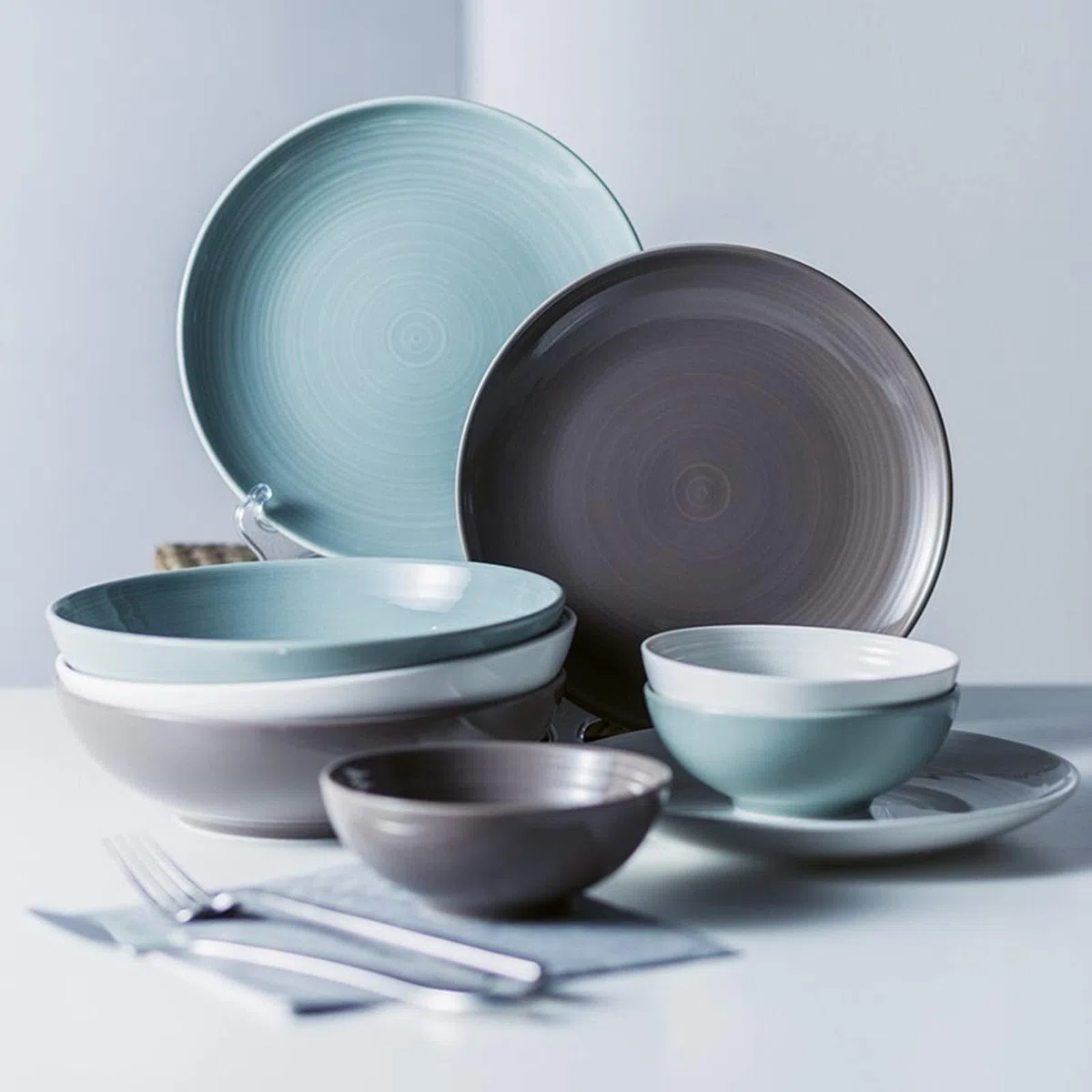 Tafelservice, Keramik-Geschirrset, 18-teilig, Porzellan-Geschirrservice mit Heller Glasur | Geschenkbox, Müslischale und Steakteller der Nordic-Serie als Hochzeitsgesche