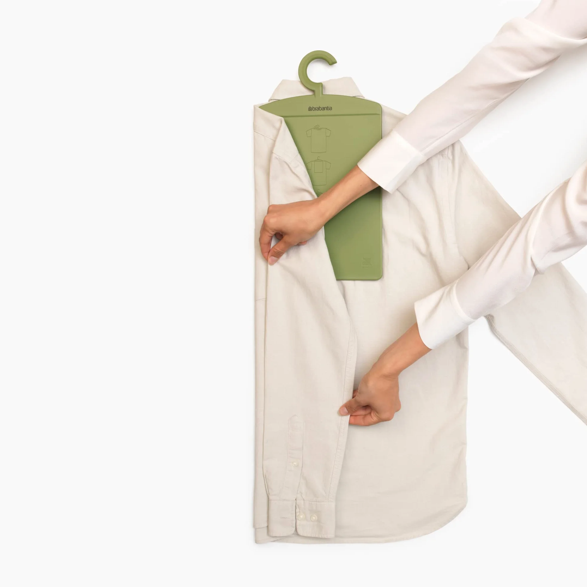 Brabantia - Faltbrett - Kleiderfaltbrett - Einfacher Tischordner - für T-Shirts & Pullover - mit Haken zum Aufhängen - Garderobenzubehör - Kleiderorganisator - Calm Green - 38,2 x 0,5 x 21,3 cm