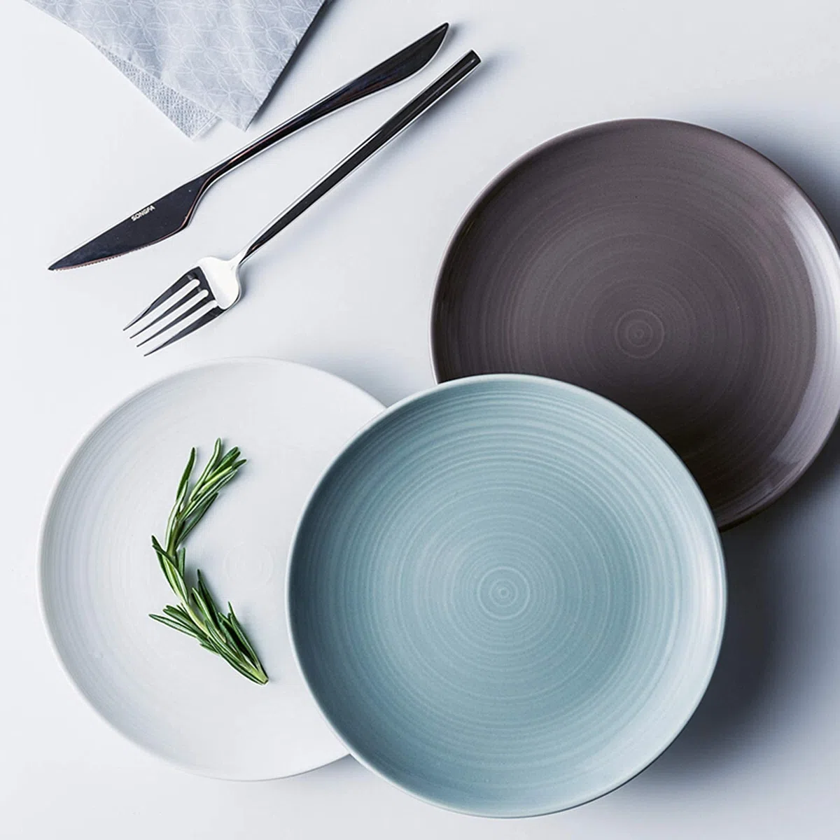 Tafelservice, Keramik-Geschirrset, 18-teilig, Porzellan-Geschirrservice mit Heller Glasur | Geschenkbox, Müslischale und Steakteller der Nordic-Serie als Hochzeitsgesche